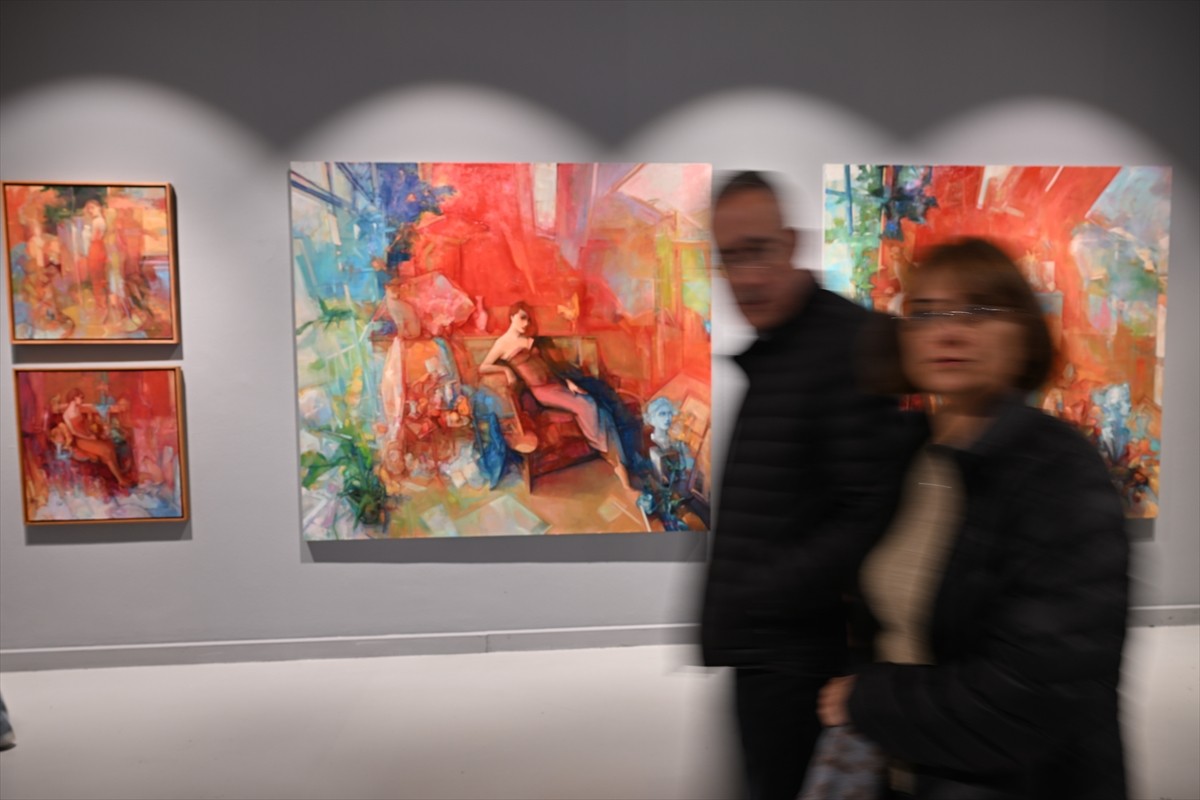 Ankara'da, Erkan Doğanay'ın küratörlüğünü üstlendiği ve 55 sanatçının eserlerinin yer aldığı...