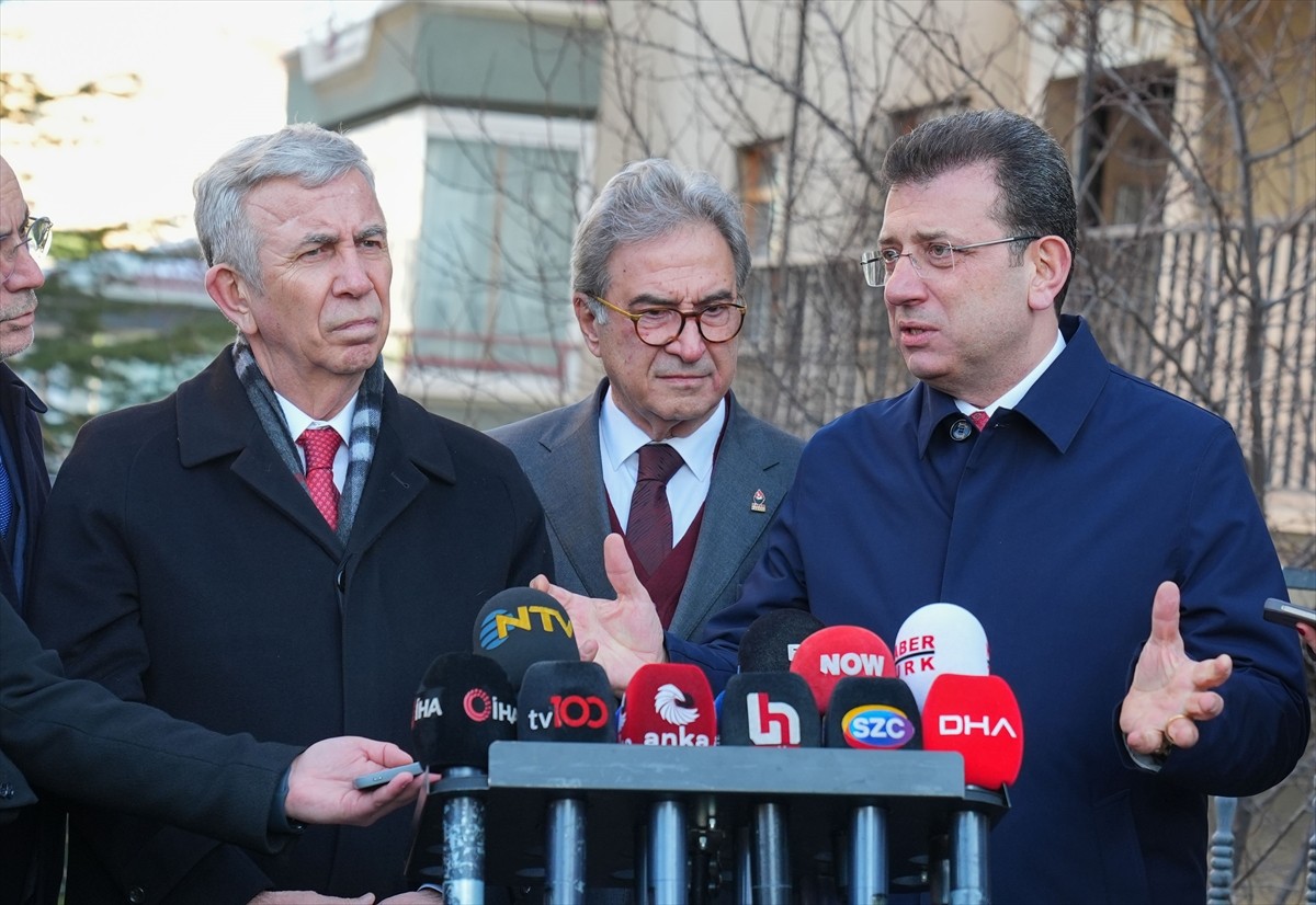Ankara Büyükşehir Belediye (ABB) Başkanı Mansur Yavaş (solda) ve İBB Başkanı Ekrem İmamoğlu...