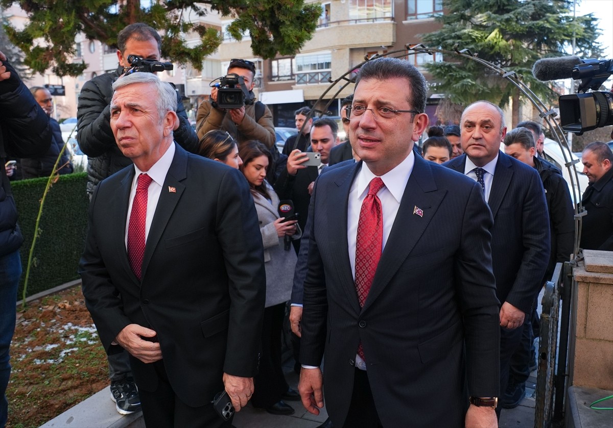 Ankara Büyükşehir Belediye (ABB) Başkanı Mansur Yavaş (solda) ve İBB Başkanı Ekrem İmamoğlu...