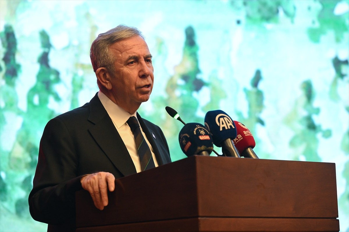 Ankara Büyükşehir Belediyesi Konferans Salonu'nda "Sağlıkla Geleceğe Yürüyen Şehirler Paneli"...