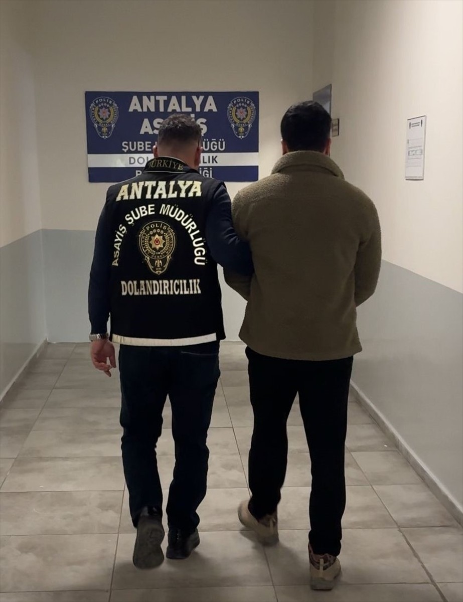 Antalya'da kendisini SAT komandosu olarak tanıtıp iş bulma vaadiyle dolandırıcılık yaptığı iddia...