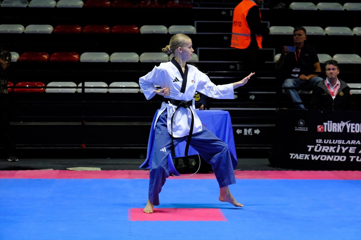 Antalya Spor Salonu'nda devam eden ve 60 ülkeden 3 bine yakın sporcunun katıldığı 12. Uluslararası...