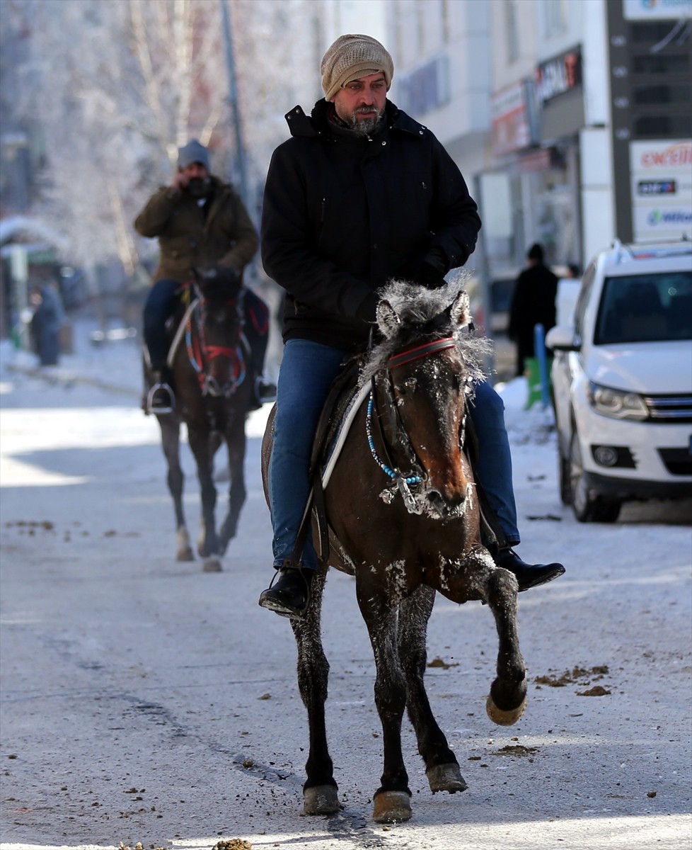 Ardahan'ın düşman işgalinden kurtuluşunun 104'üncü yıl dönümü dolayısıyla Kongre Caddesinde...