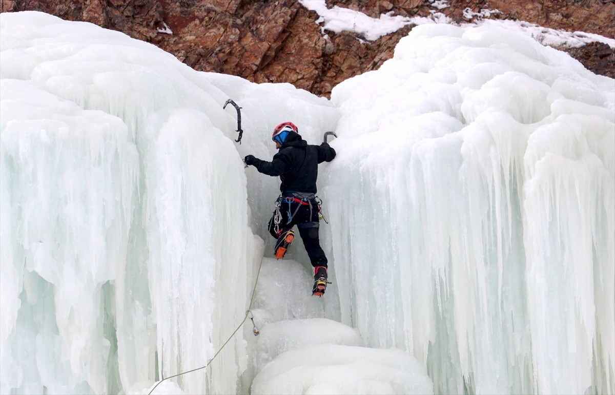 Artvin'de 4 Mart 2023'te çığ düşmesi sonucu vefat eden dağcı Mustafa Tekin anısına memleketi...
