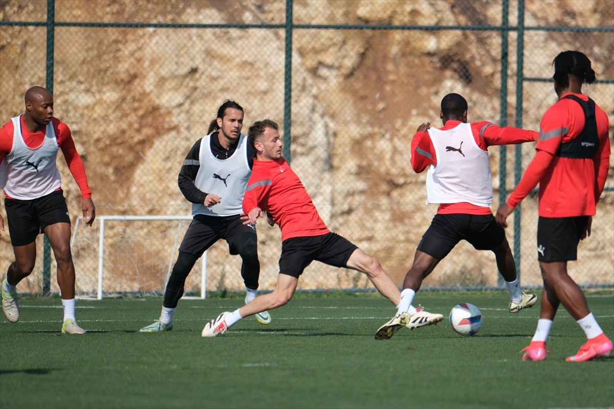 Atakaş Hatayspor, Trendyol Süper Lig'in 23. haftasında Reeder Samsunspor ile oynayacağı maçın...