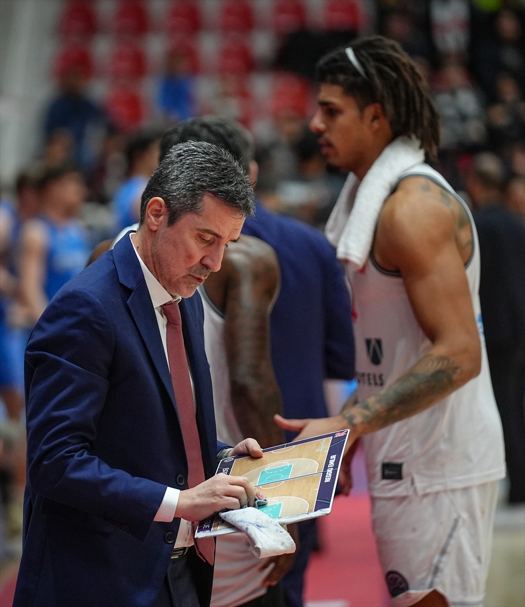 Basketbol Şampiyonlar Ligi son 16 turu K grubunda Aliağa Petkimspor, sahasında İtalyan ekibi...