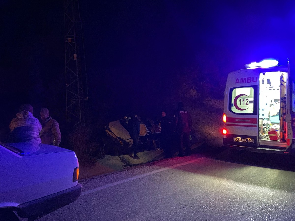 Burdur'da otomobilin şarampole devrilmesi sonucu sürücü yaşamını yitirdi.