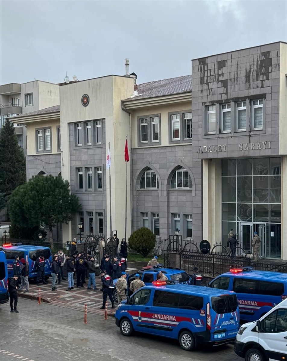 Bursa merkezli 11 ilde eş zamanlı gerçekleştirilen kablo hırsızlığı operasyonunda 22 zanlı...