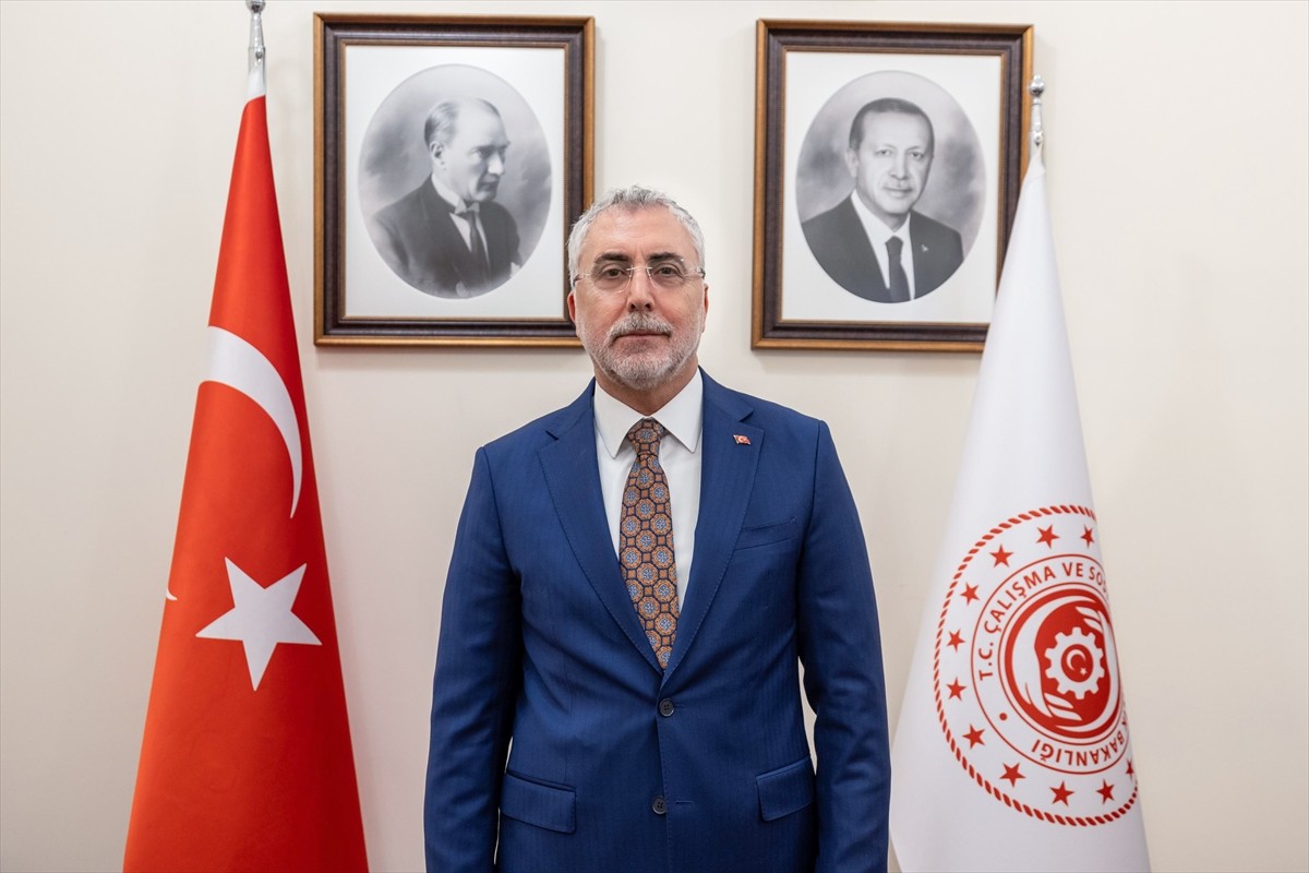 Çalışma ve Sosyal Güvenlik Bakanı Vedat Işıkhan, "nöbetçi bakan" uygulaması kapsamında geldiği...