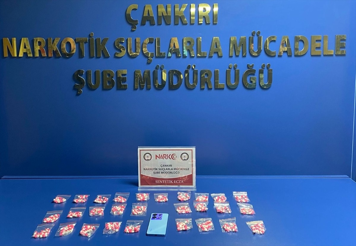 Çankırı'da düzenlenen uyuşturucu operasyonunda gözaltına alınan 4 şüpheliden biri tutuklandı....