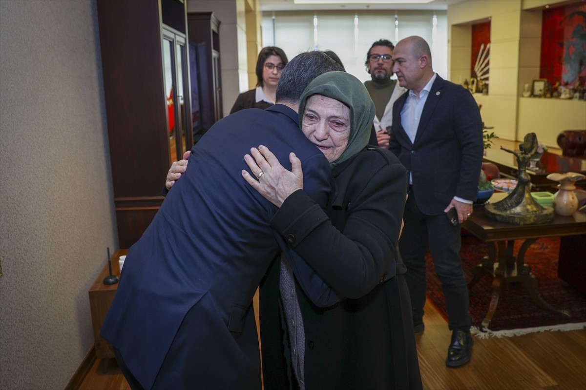 CHP Genel Başkanı Özgür Özel, Ankara'da öldürülen eski Ülkü Ocakları Eğitim ve Kültür Vakfı...