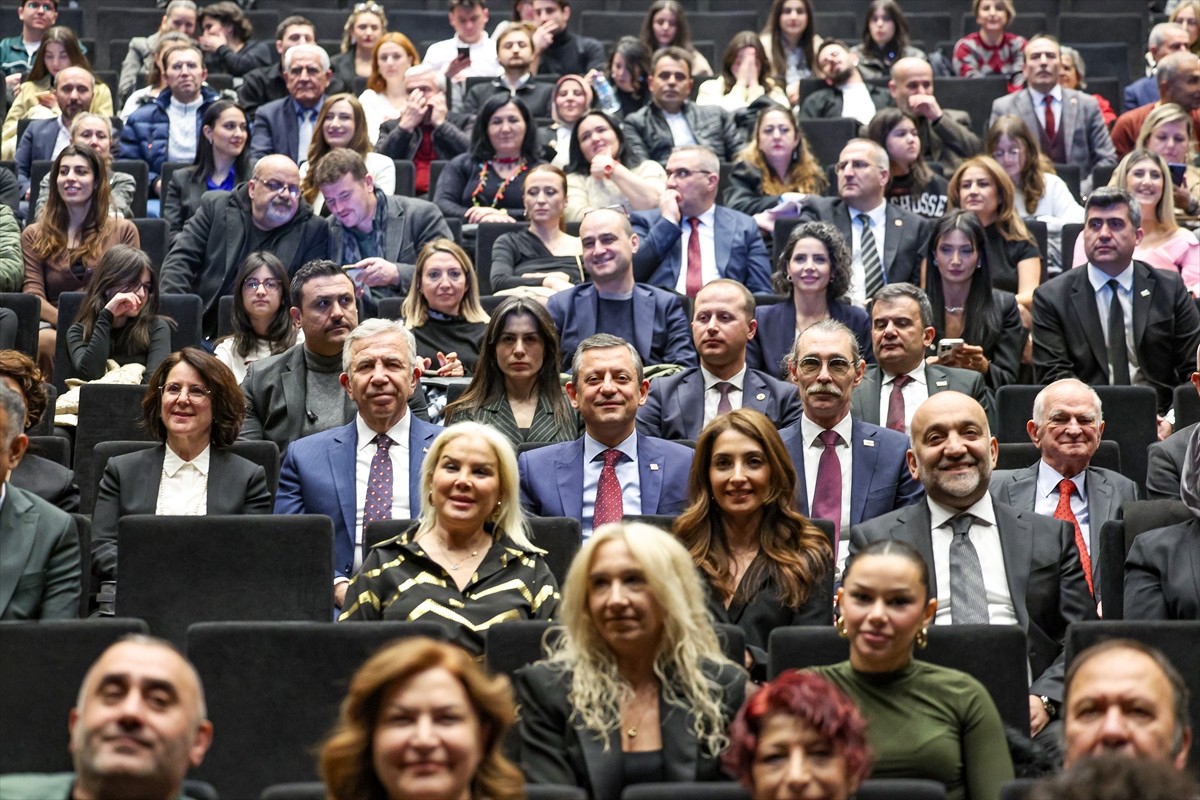 CHP Genel Başkanı Özgür Özel, Etimesgut Belediyesi 100. Yıl Cumhuriyet Kültür Merkezi'nde "Yunus...