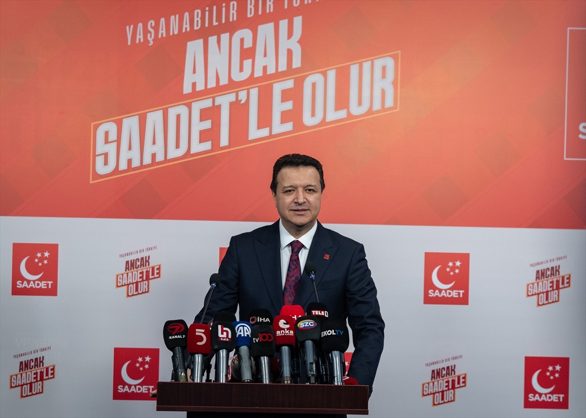 CHP Genel Başkanı Özgür Özel, Saadet Partisi Genel Başkanı Mahmut Arıkan'ı genel merkezde ziyaret...