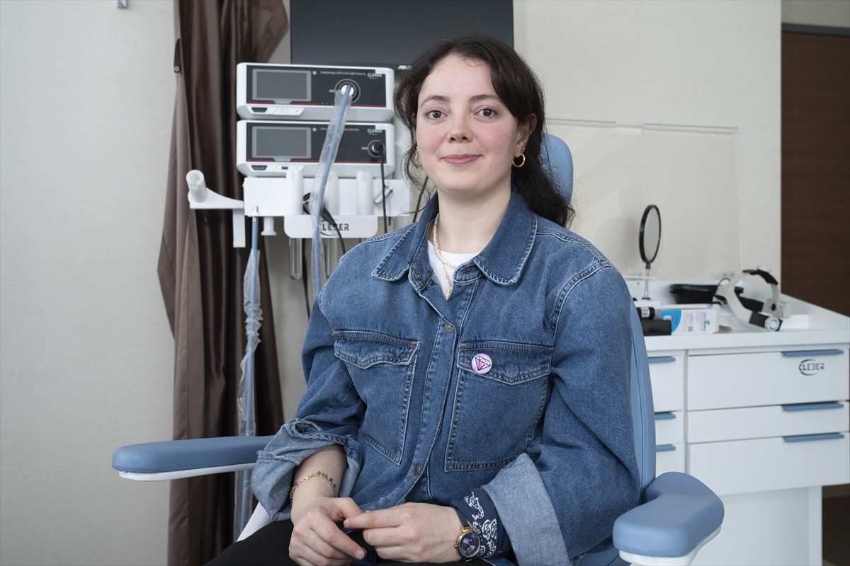 Çocukluk çağında geçirdiği ateşli hastalık nedeniyle uzun yıllardır işitme problemiyle mücadele...