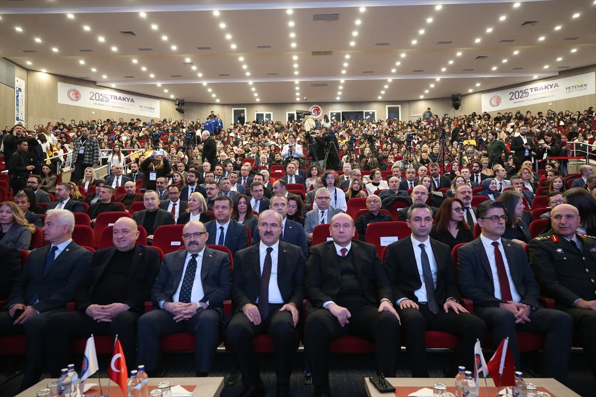 Cumhurbaşkanlığı İnsan Kaynakları Ofisi desteğiyle Çanakkale Onsekiz Mart Üniversitesi (ÇOMÜ) ev...