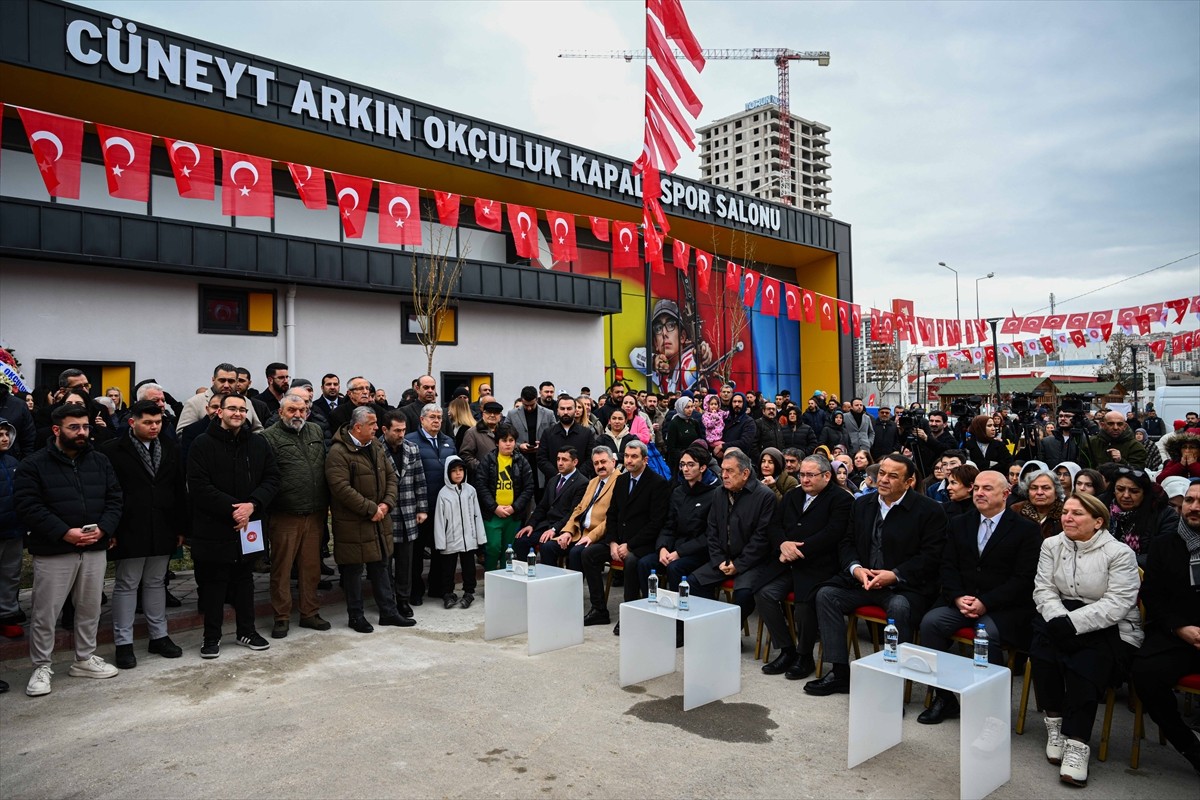 Cüneyt Arkın Okçuluk Spor Salonunun açılış töreni başkent Ankara'da yapıldı. Keçiören'de...