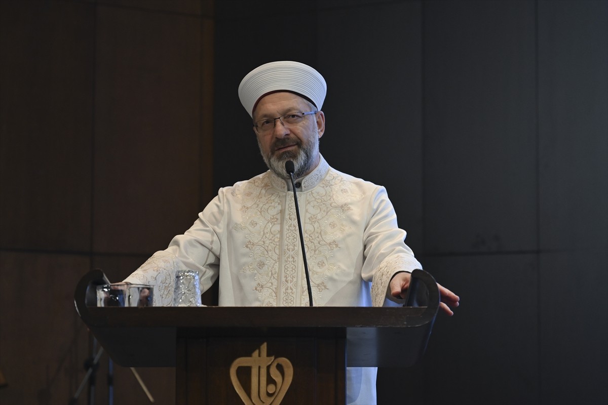 Diyanet İşleri Başkanı Ali Erbaş, Ankara Müftülüğünce Türkiye Diyanet Vakfı Konferans Salonu'nda...