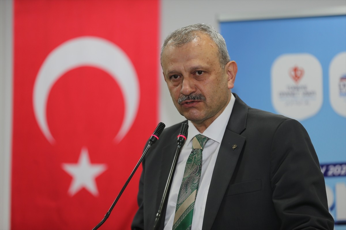 Diyarbakır'da, Türkiye Diyanet Vakfı (TDV) Yarıyıl Kampı Kapanış Töreni düzenlendi.