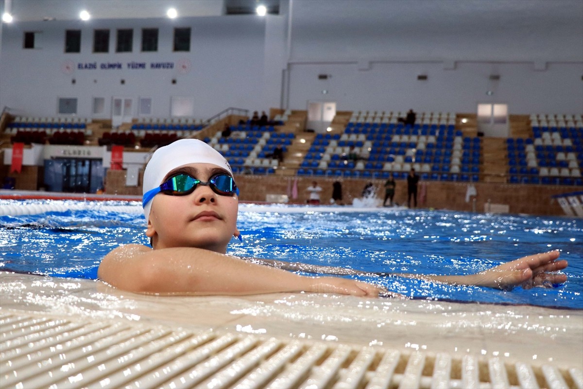 Elazığ'da boğulma tehlikesi geçiren 10 yaşındaki Huzeyfe Berat Gecekuşu, su korkusunu yenmek için...