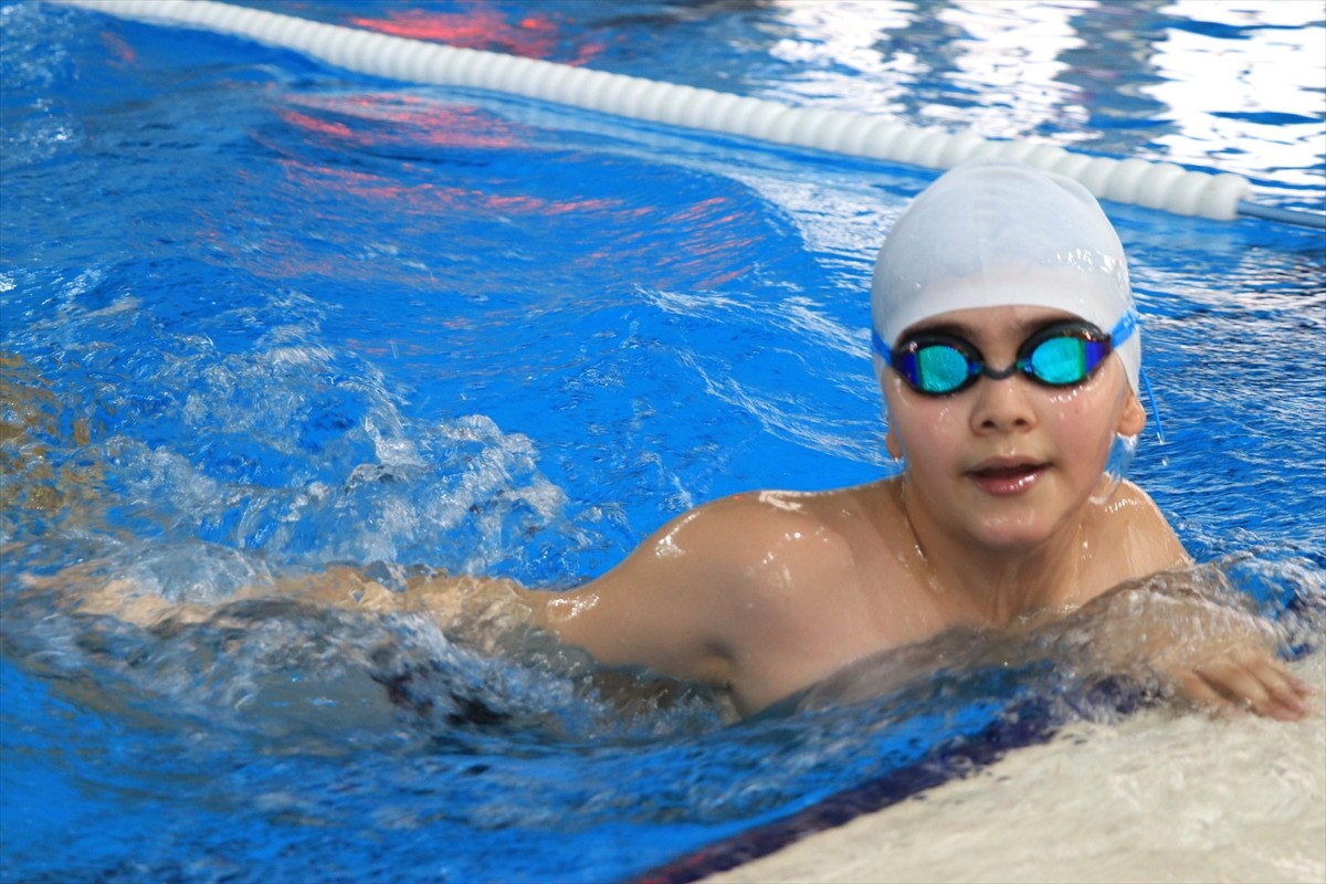 Elazığ'da boğulma tehlikesi geçiren 10 yaşındaki Huzeyfe Berat Gecekuşu, su korkusunu yenmek için...