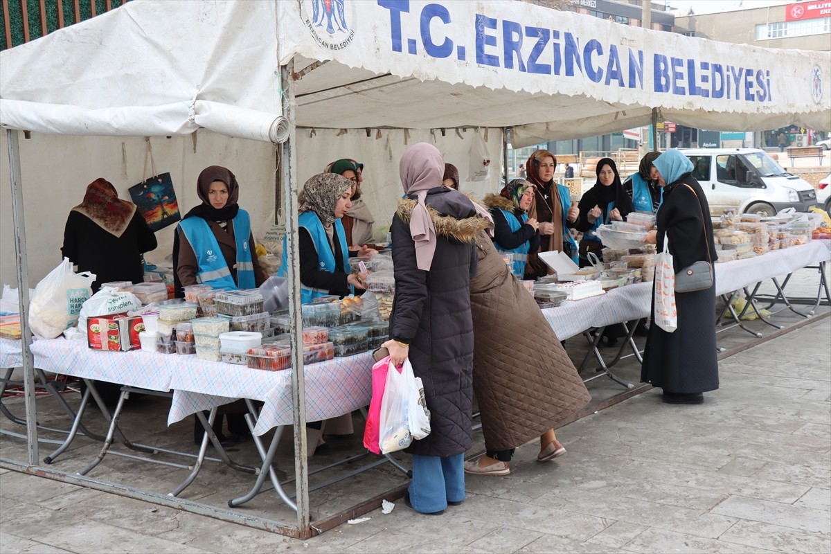 Erzincan'da geliri deprem bölgesindeki cami ve Kur’an kurslarına gönderilmek üzere "Hayır Çarşısı"...