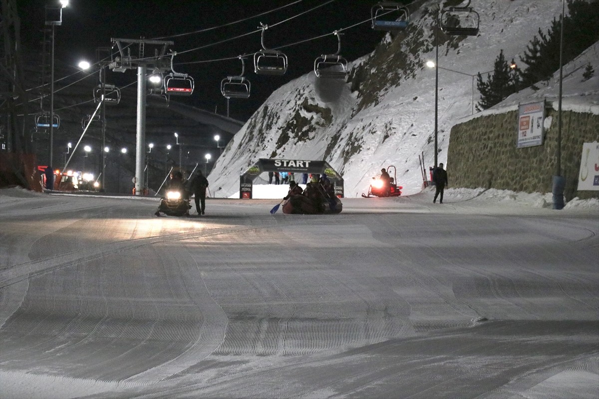 Erzurum'da Palandöken Kayak Merkezi'nin 3 bin rakımlı pistinde "Erzurum Valiliği 1. Geleneksel...