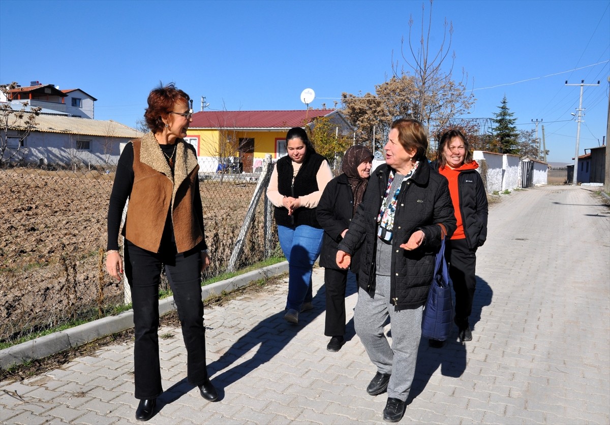 Eskişehir'de yaşayan çocuk kardiyoloji uzmanı Dr. Resmiye Töre Beşikçi, memleketi Mahmudiye ilçesi...