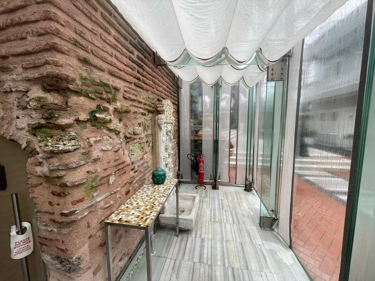 Fatih Belediyesi tarafından Ayasofya-i Kebir Cami-i Şerifi'nin yanında bulunan tarihi sarnıçtaki...