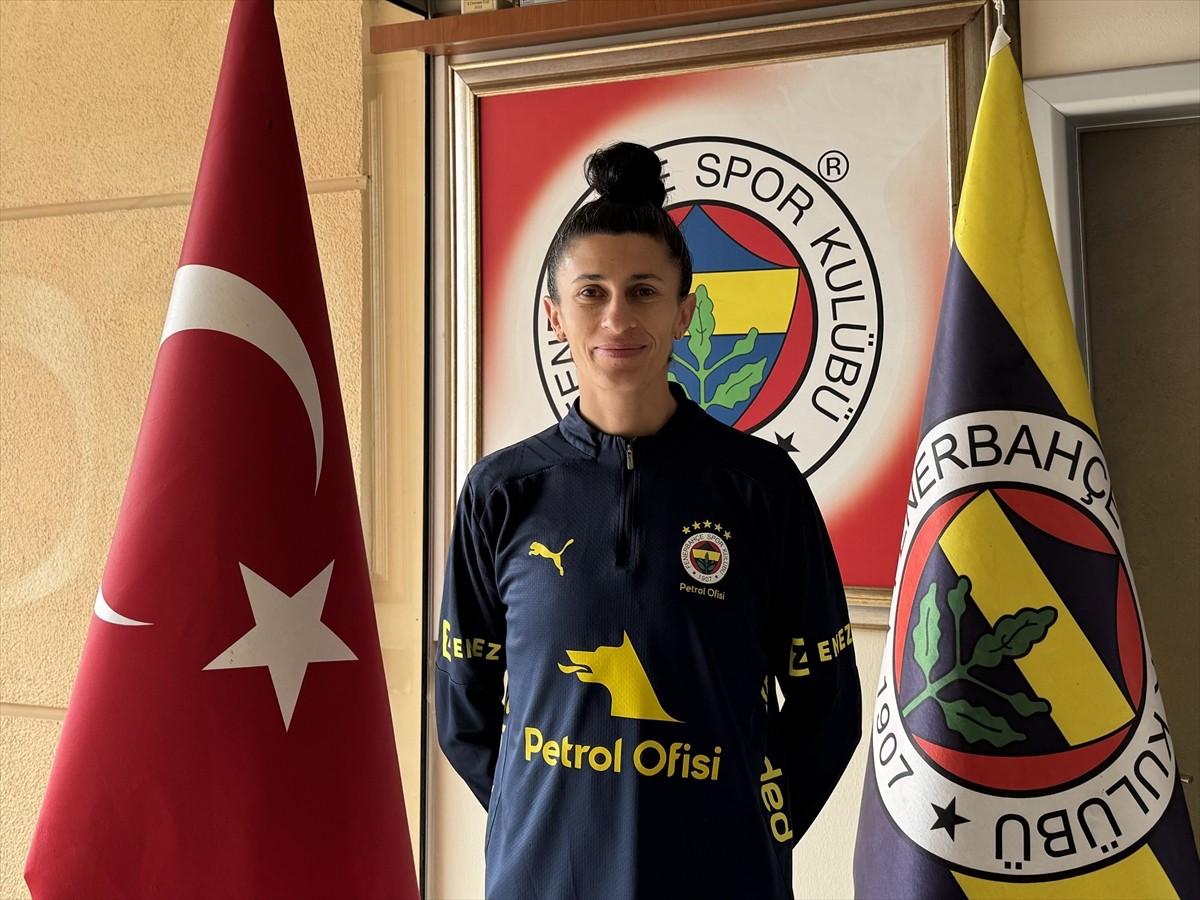 Fenerbahçe Petrol Ofisi Kadın Futbol Takımı Kaptanı Yağmur Uraz, AA muhabirine açıklamalarda...