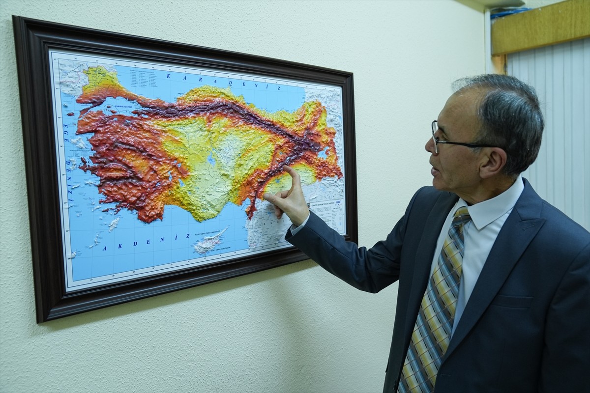 Gazi Üniversitesi Mühendislik Fakültesi İnşaat Mühendisliği Bölümü Öğretim Üyesi Doç. Dr. Bülent...