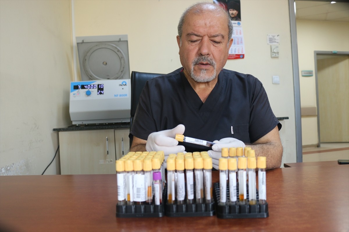 Gaziantep'te anne ve babasının çalıştığı hastanede çocukken doktorluk hayali kuran Elif Nisa Ayhan...