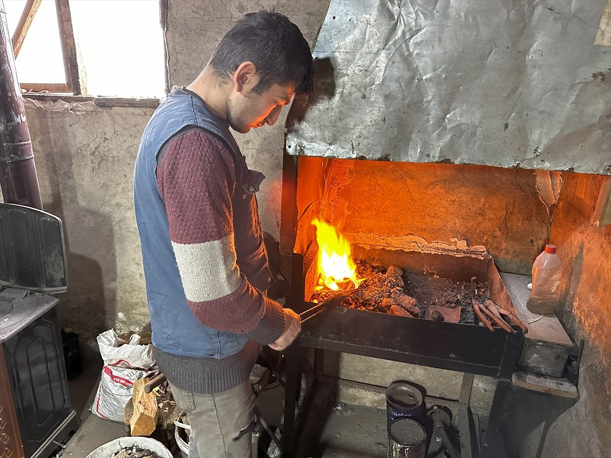 Giresun'da köyünde unutulmaya yüz tutmuş Karabörk bıçağını yeniden üretmeye başlayan genç...