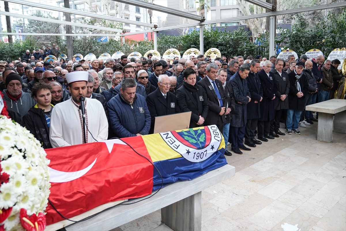 Hayatını kaybeden Fenerbahçe ve A Milli Futbol Takımı'nın eski futbolcusu, teknik direktör Ogün...