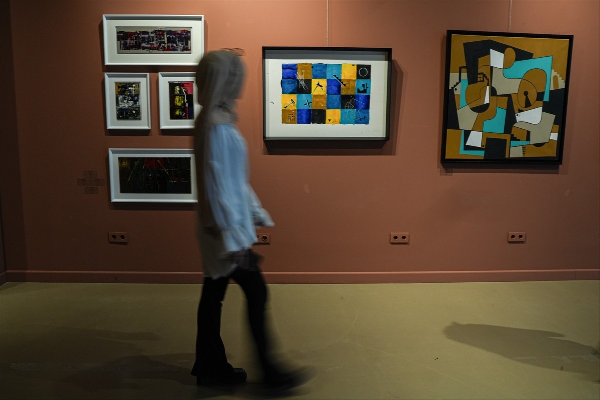 İç mimar ve tasarımcı Oğuz Yalım'ın "oyun" temalı sergisi "Daha X", başkentte açıldı. Sokratin...