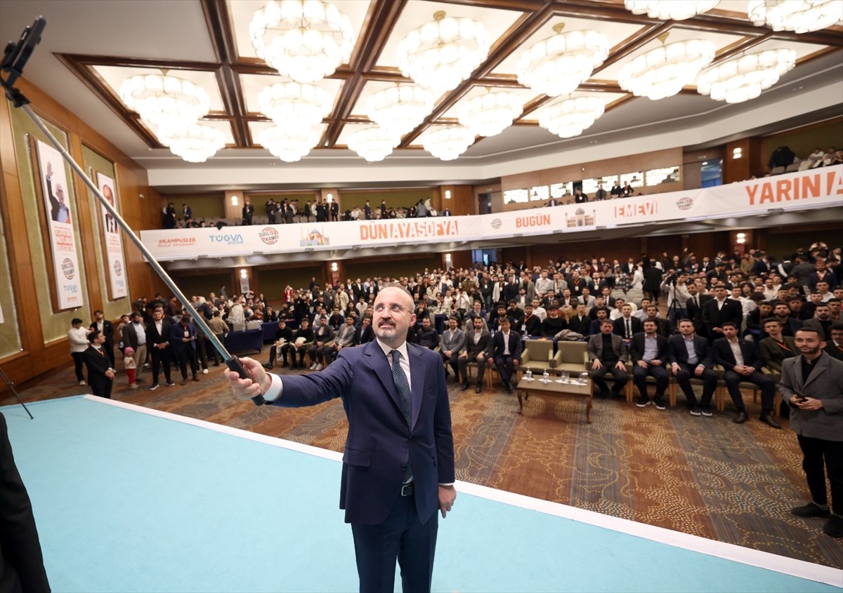 İçişleri Bakan Yardımcısı Bülent Turan, Türkiye Gençlik Vakfının (TÜGVA) Ankara Kızılcaham'da...