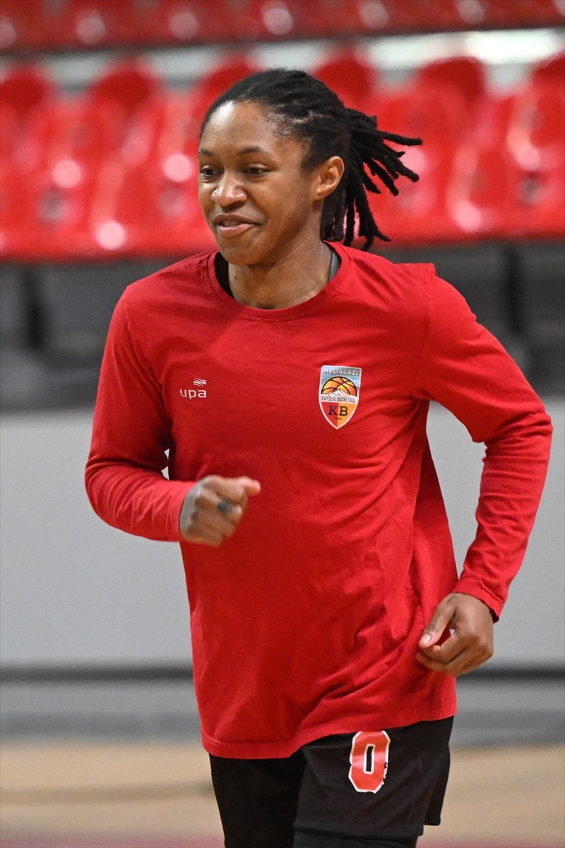 ING Kadınlar Basketbol Süper Ligi ekiplerinden Melikgazi Kayseri Basketbol'un ABD'li oyuncusu...