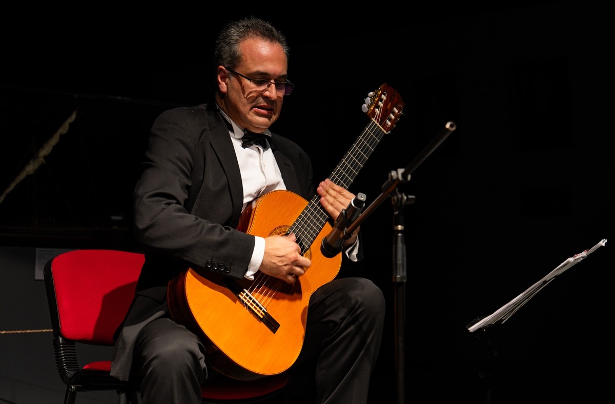 İspanyol gitar virtüözü Mauricio Diaz Alvarez, "Touching Beauty Concerts" serisi kapsamında...