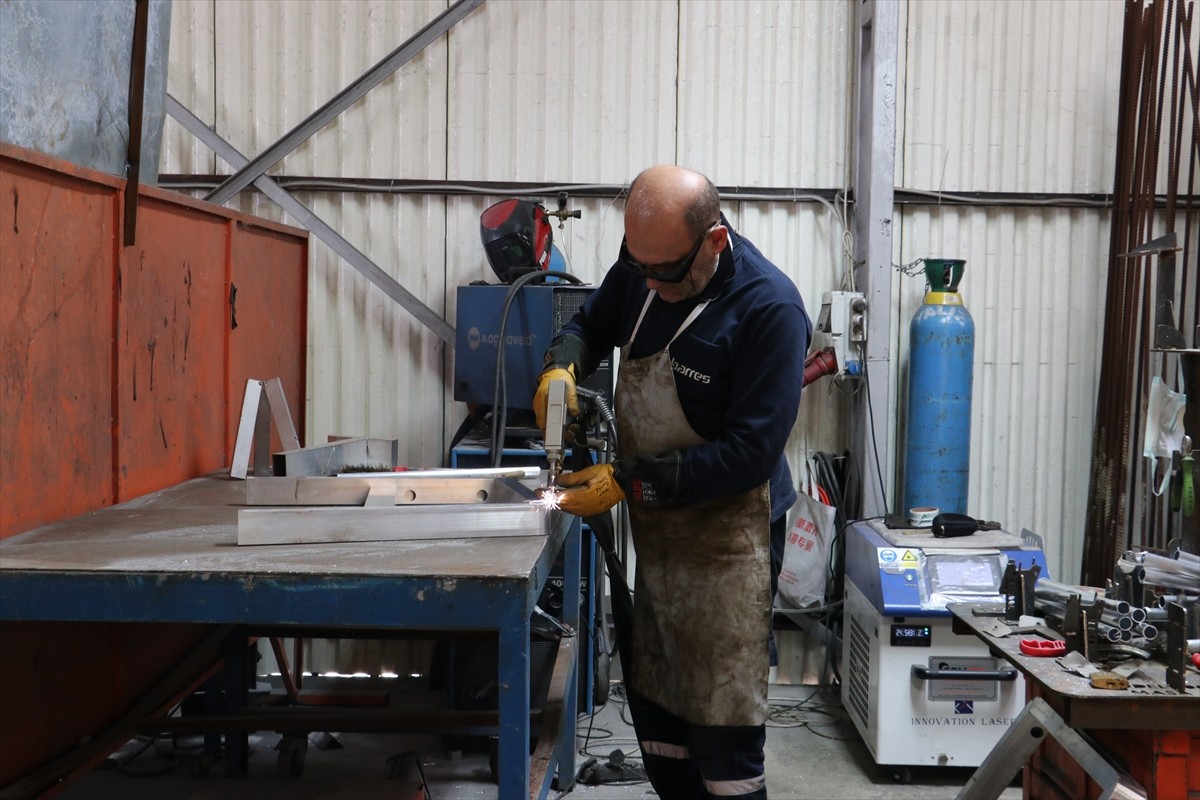 İstanbul'da 6 yıl modelistlik yaptıktan sonra Sakarya'ya gelen Hanife Kübra Birinci, eşinin...