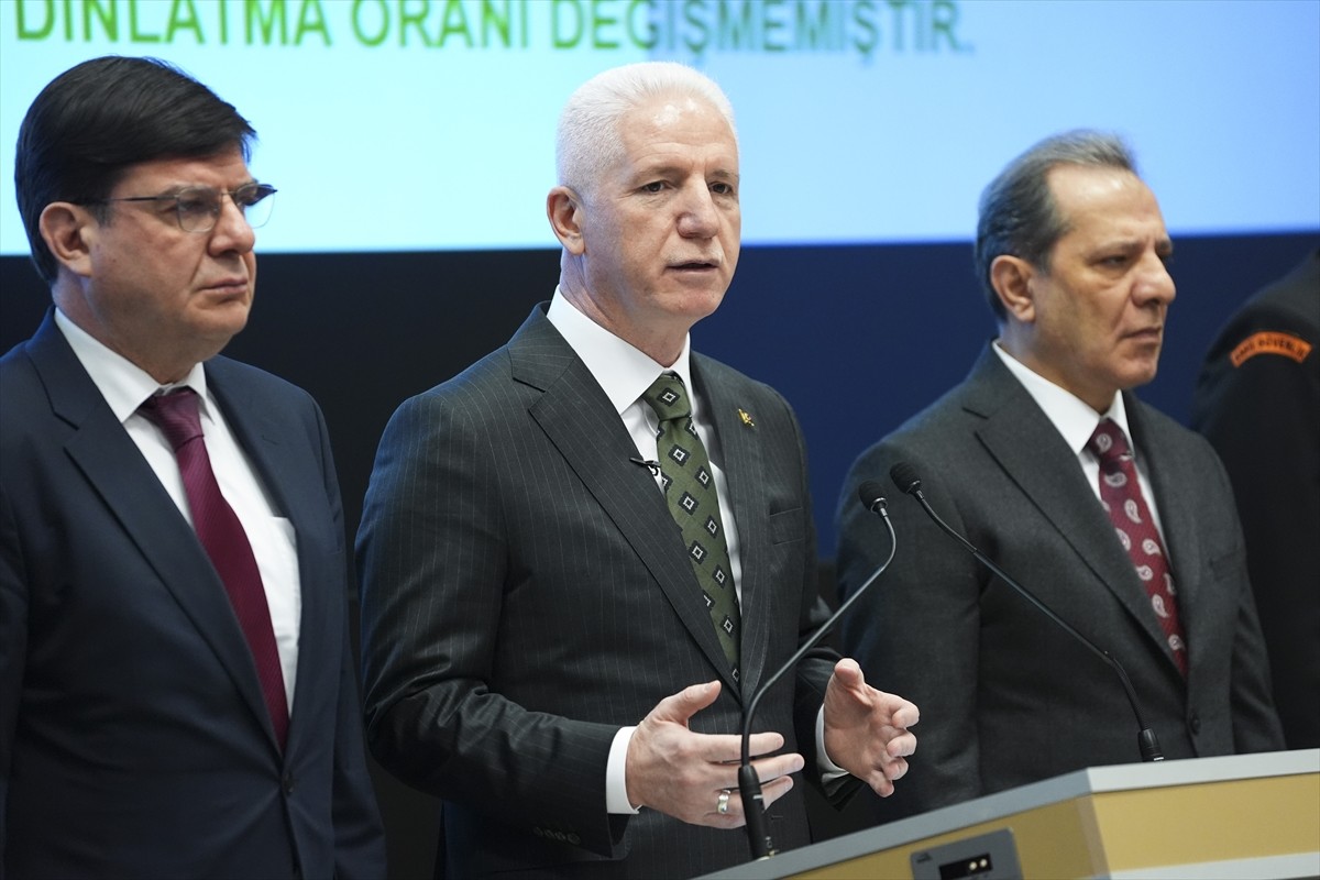 İstanbul Valisi Davut Gül, İl Afet ve Acil Durum Müdürlüğünde (AFAD) gerçekleştirilen toplantıda...