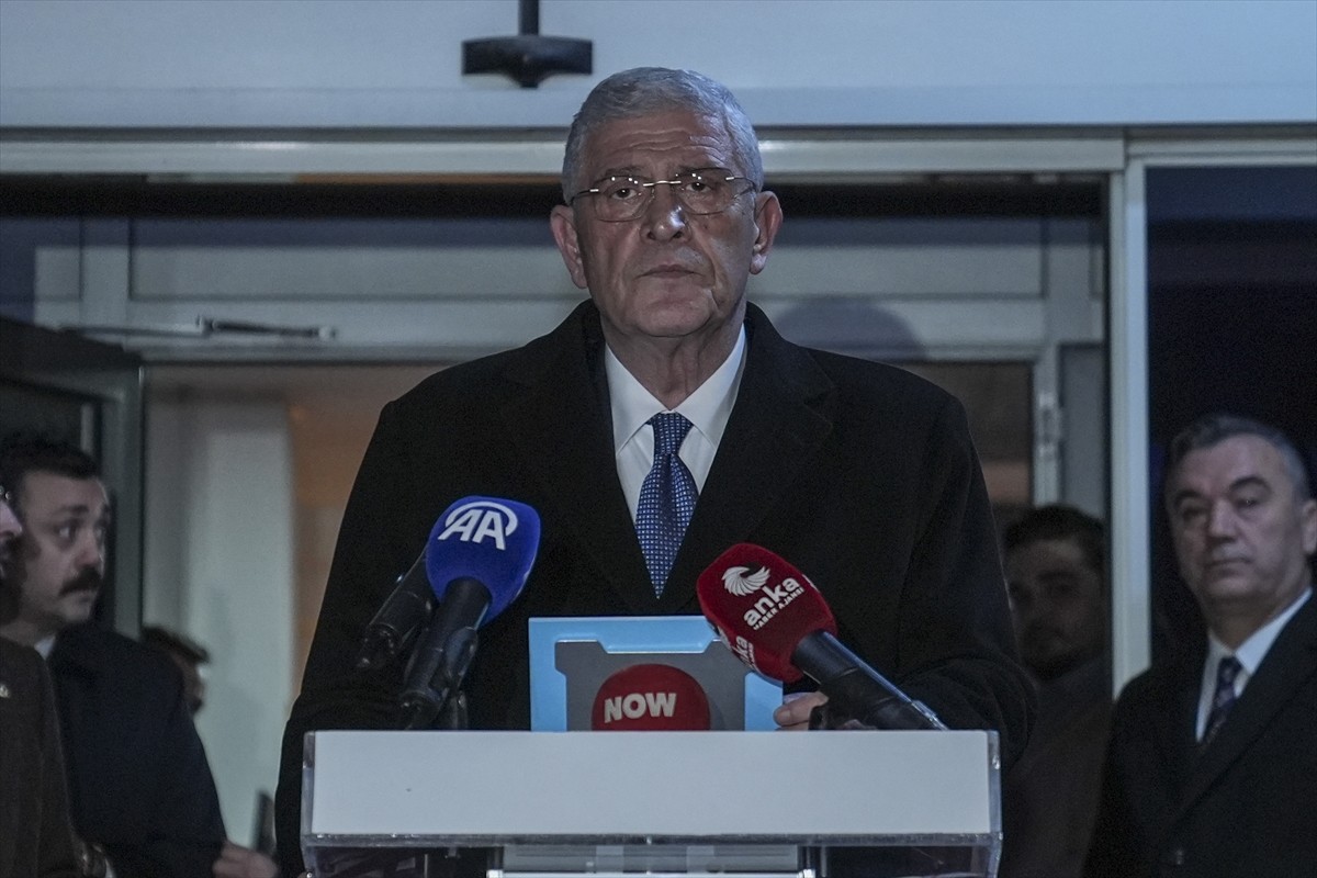  İYİ Parti Genel Başkanı Müsavat Dervişoğlu, partinin ek binasında, terör örgütü PKK elebaşı...