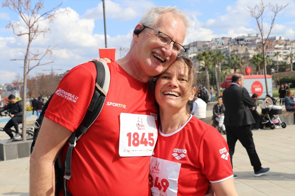 İzmir'de 14 Şubat Sevgililer Günü kutlamaları kapsamında düzenlenen "Sevdiğine Koş" etkinliğine...