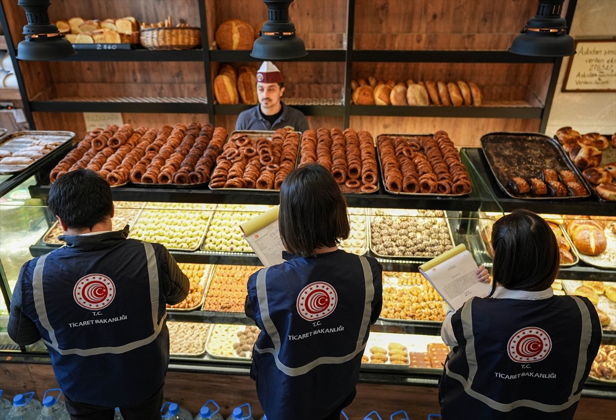 İzmir'de unlu mamulleri ve fırın işletmelerinde, ramazan ayı öncesinde pide gramajı ve fiyat...