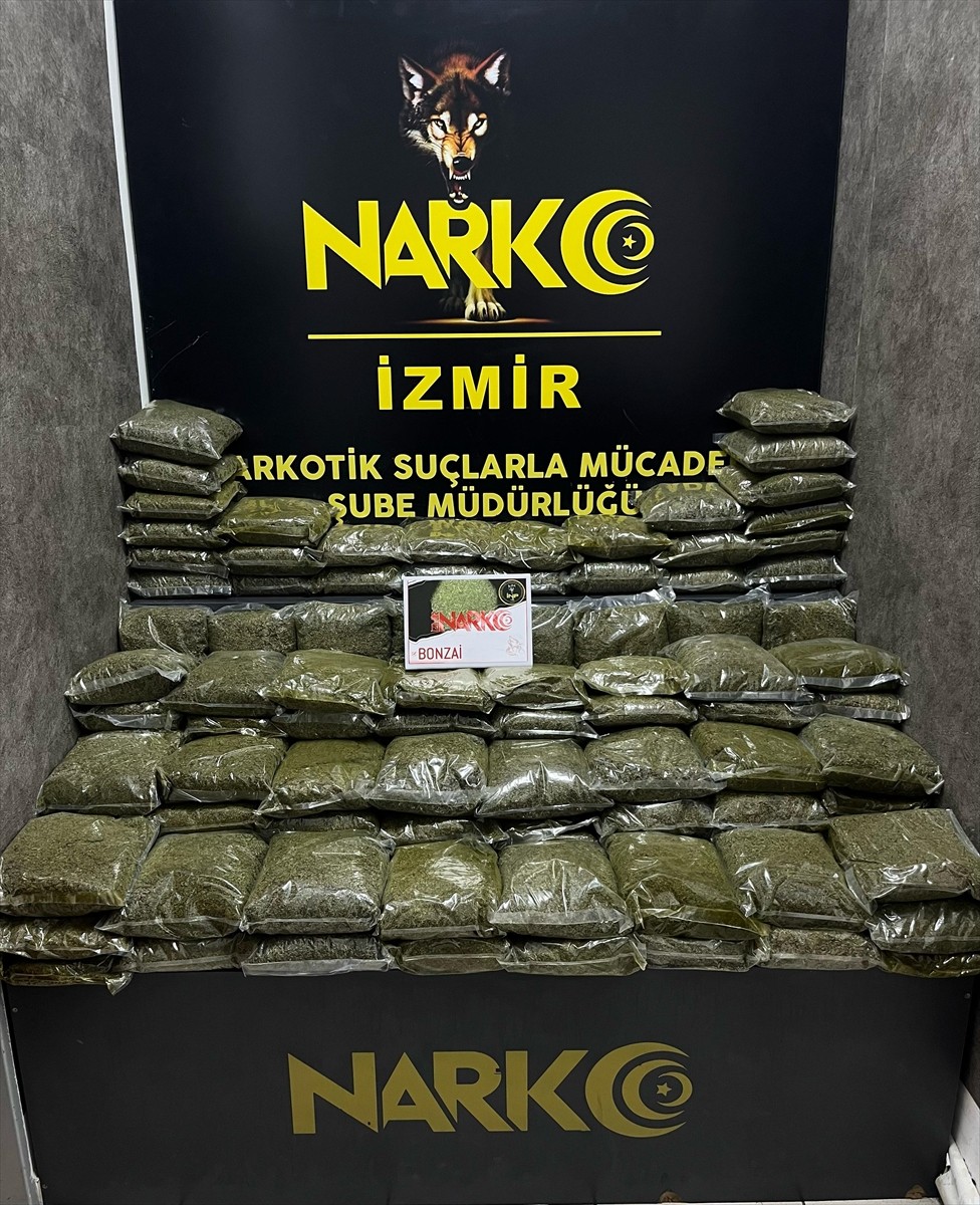 İzmir'in Bayraklı ilçesinde 102 kilo 50 gram sentetik uyuşturucu ele geçirildi, bir şüpheli...