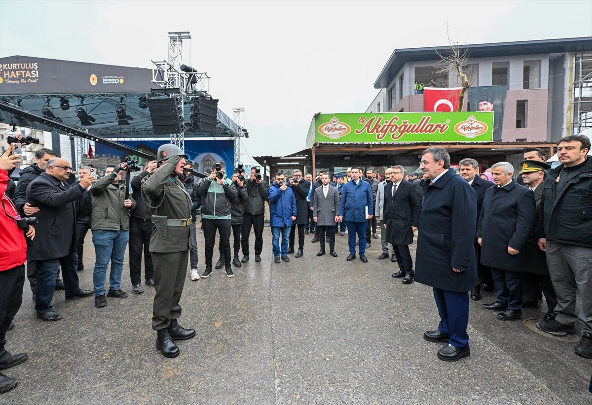 Kahramanmaraş'ın düşman işgalinden kurtuluşunun 105. yıl dönümü kentte düzenlenen törenlerle...