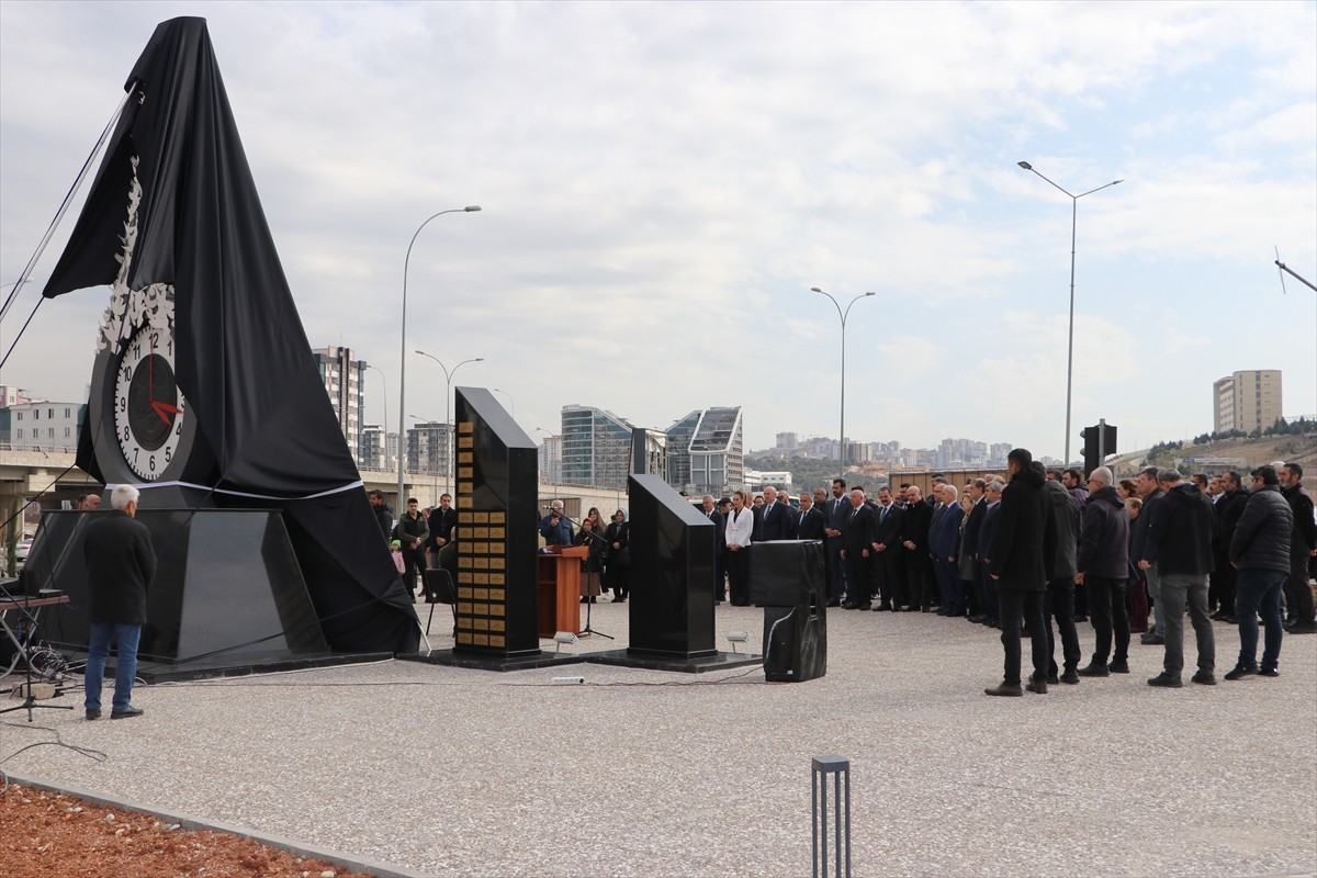 Kahramanmaraş Sütçü İmam Üniversitesi (KSÜ) yerleşkesi girişine, 6 Şubat 2023'teki depremlerde...