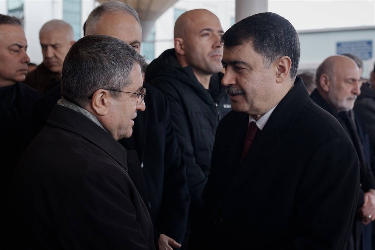 Kara Kuvvetleri Komutanı Orgeneral Selçuk Bayraktaroğlu'nun (solda) 81 yaşında vefat eden annesi...