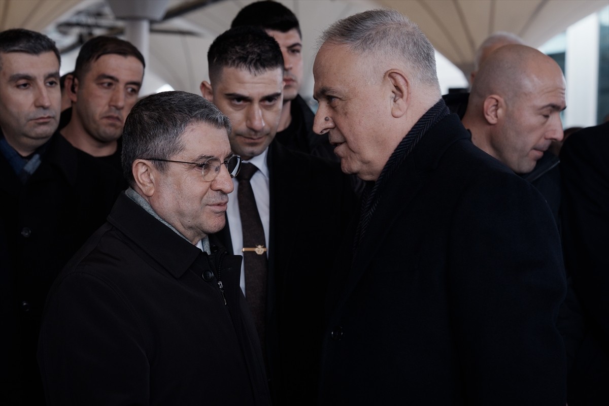 Kara Kuvvetleri Komutanı Orgeneral Selçuk Bayraktaroğlu'nun (solda) 81 yaşında vefat eden annesi...