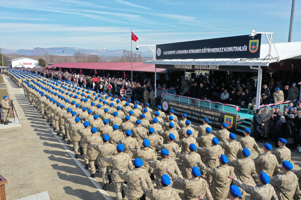 Kastamonu'da, temel eğitimlerini tamamlayan 2 bin 573 uzman erbaş, Jandarma Teşkilatı ile Sahil...