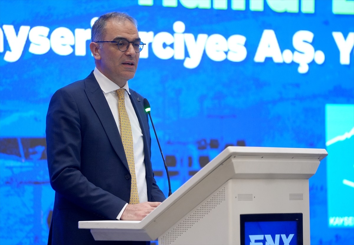 Kayseri'nin ev sahipliğinde Erciyes'te ikinci kez düzenlenecek FIM Dünya Kar Motosikleti...