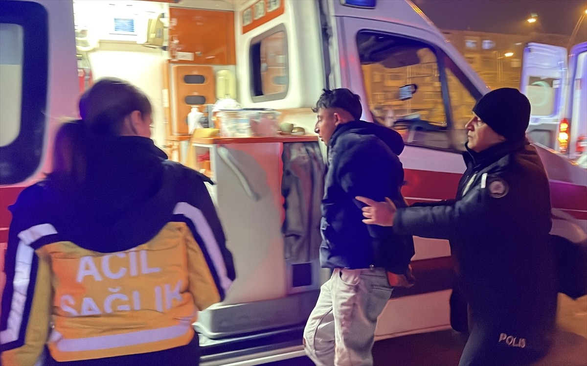 Kayseri'nin Melikgazi ilçesinde eski kız arkadaşını, kızın kardeşi ve annesini bıçaklayan şüpheli...